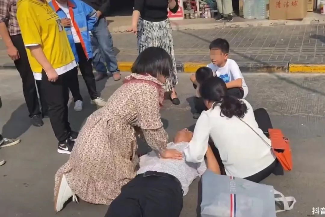 1665707200767616.jpg 抢救现场.jpg